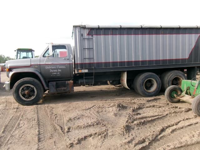 Image of Chevrolet C65 equipment image 1