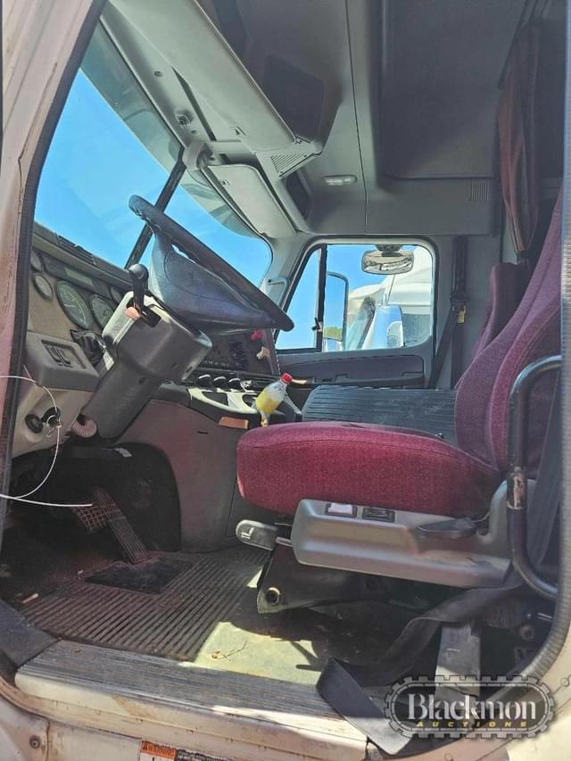 Image of Freightliner Century equipment image 2