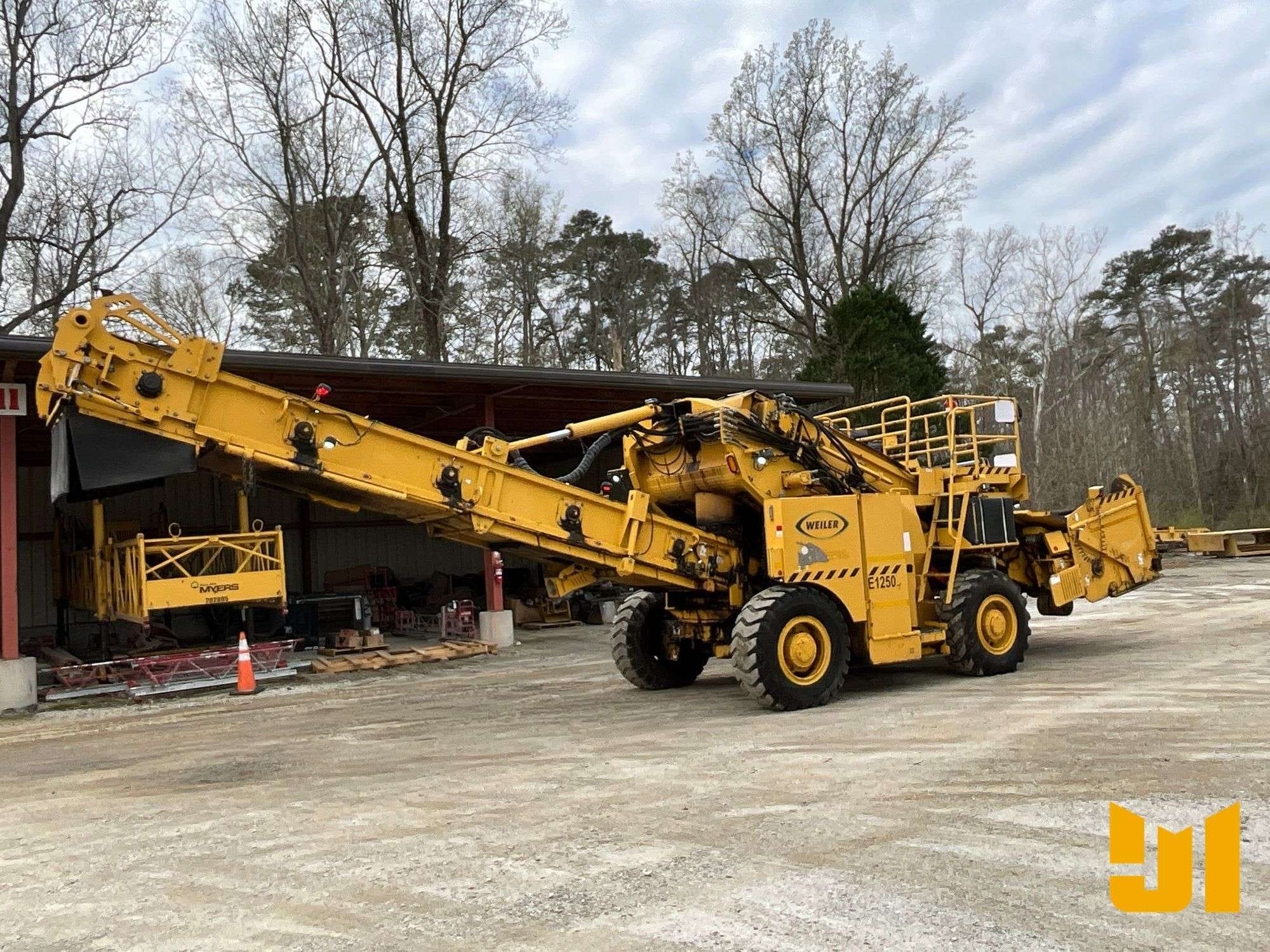 2018 Weiler E1250B Equipment Image0