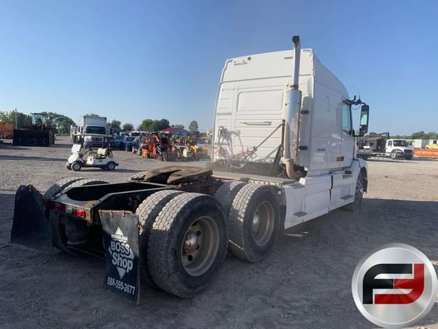 Image of Volvo VNL equipment image 4