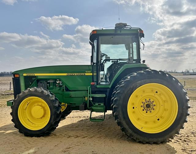 Image of John Deere 8200 equipment image 2