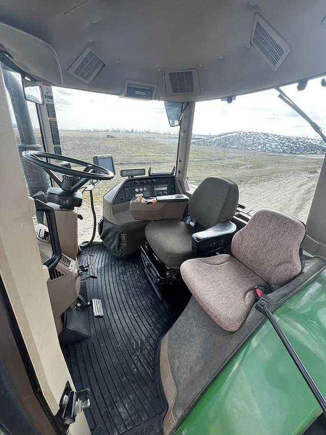 Image of John Deere 8200 equipment image 4