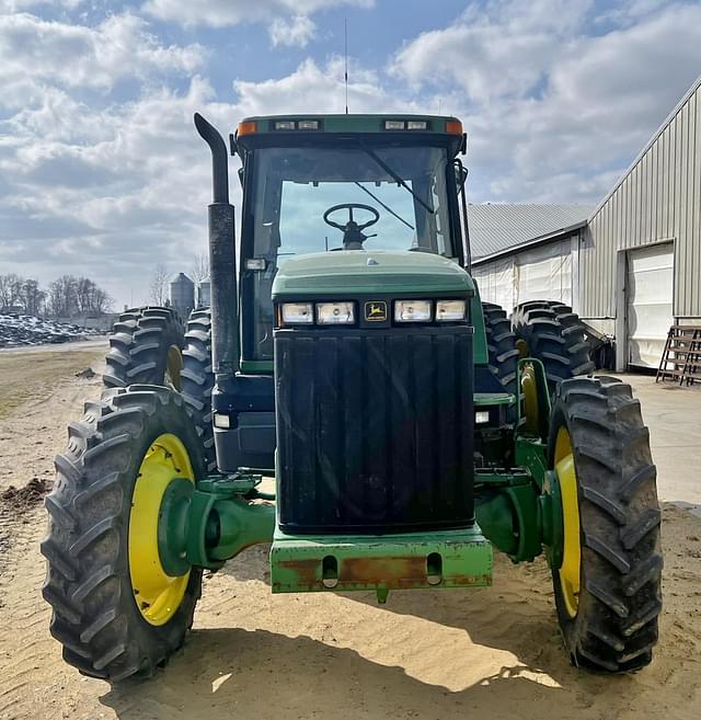 Image of John Deere 8200 equipment image 1