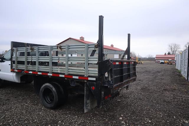 Image of Ford F-550 equipment image 2