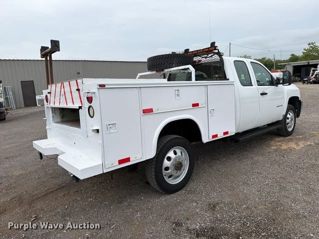 Image of Chevrolet 3500HD equipment image 4