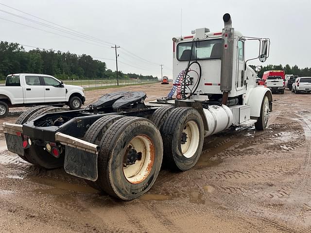 Image of Peterbilt 365 equipment image 4