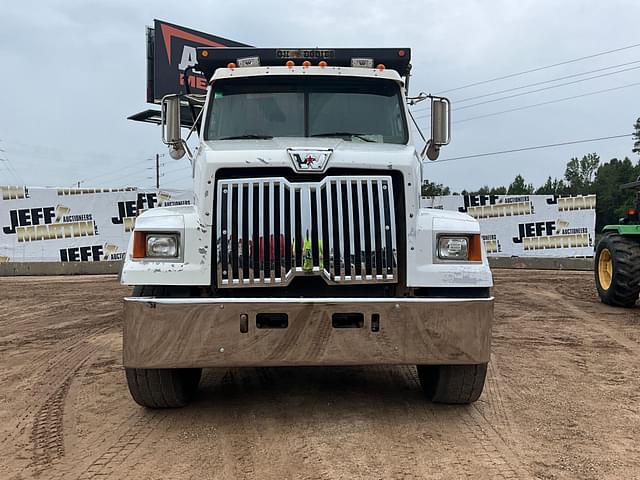 Image of Western Star 4700SF equipment image 1