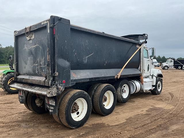 Image of Western Star 4700SF equipment image 4