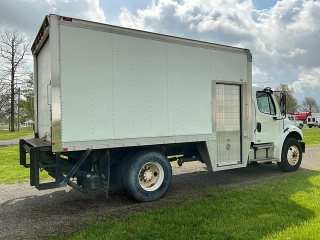 Image of Freightliner M2 equipment image 3