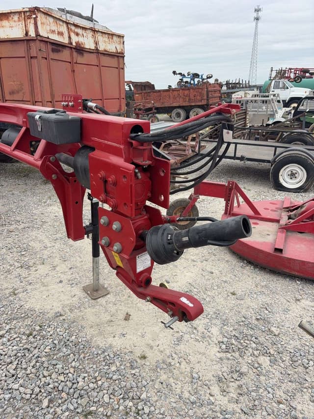 Image of New Holland 210 equipment image 2