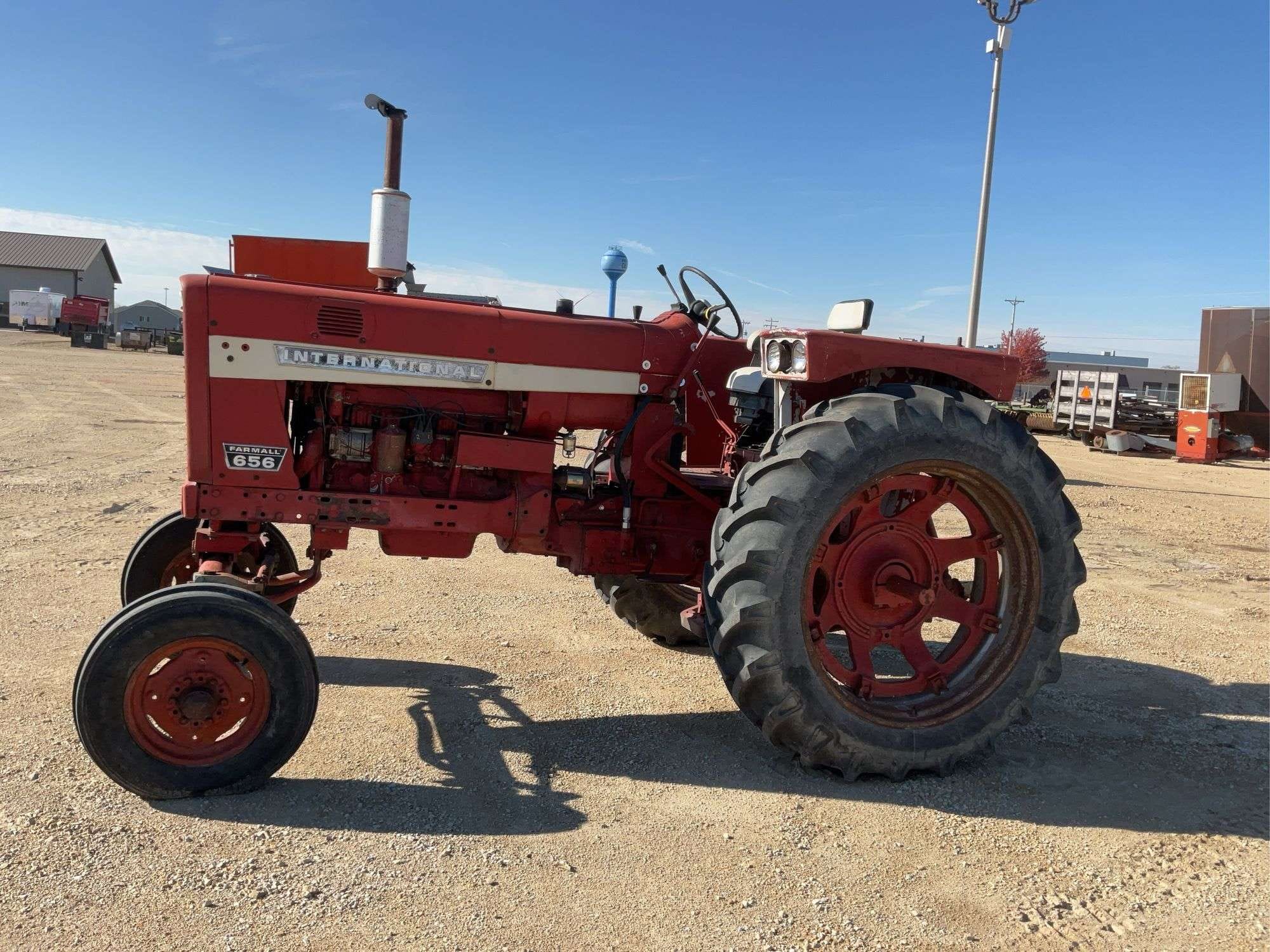 1969 Farmall 656 Equipment Image0