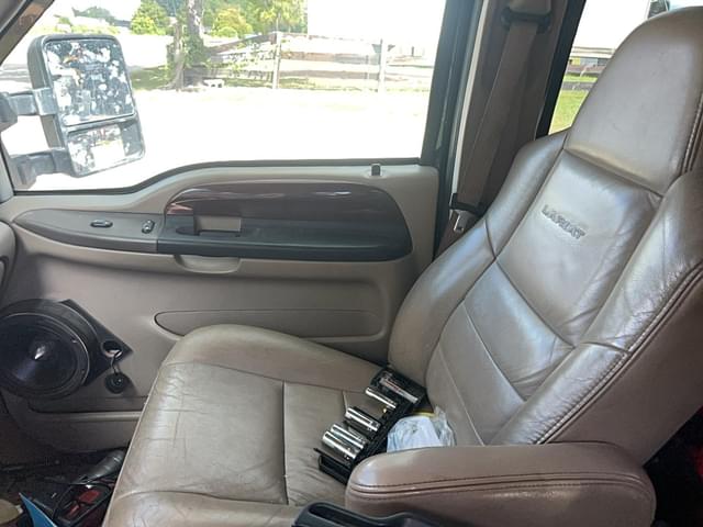 Image of Ford F-350 equipment image 2