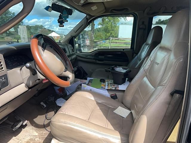 Image of Ford F-350 equipment image 1