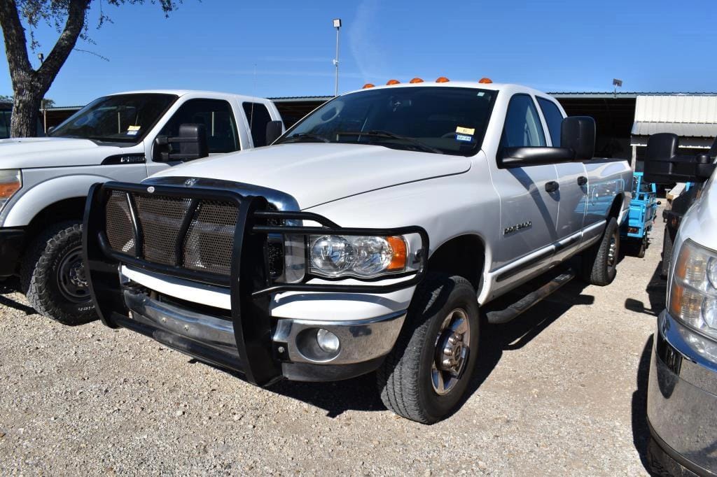 2005 Dodge Ram 3500 Equipment Image0