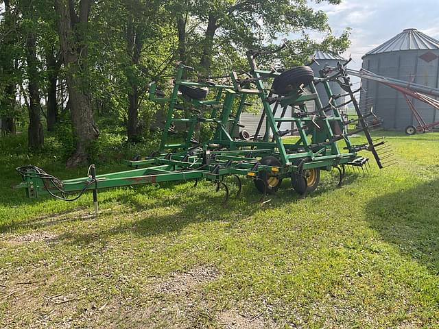 Image of John Deere 960 equipment image 1