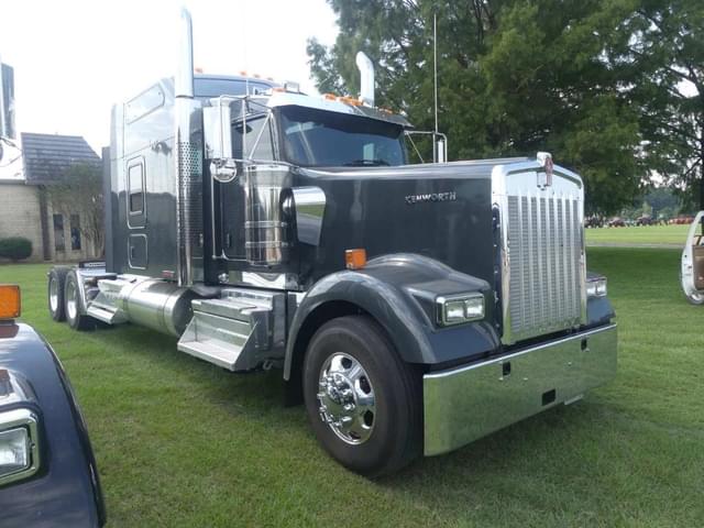 Image of Kenworth W900L equipment image 1