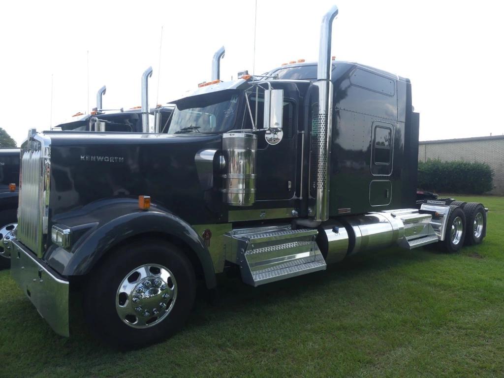 Image of Kenworth W900L Primary image
