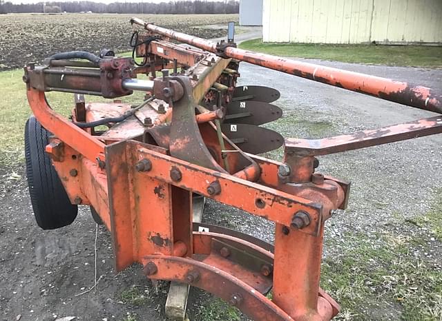 Image of Allis Chalmers 2000 equipment image 2