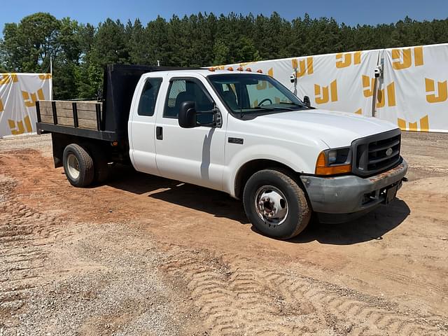 Image of Ford F-350 equipment image 2