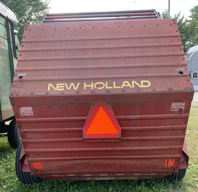 Image of New Holland 851 equipment image 4
