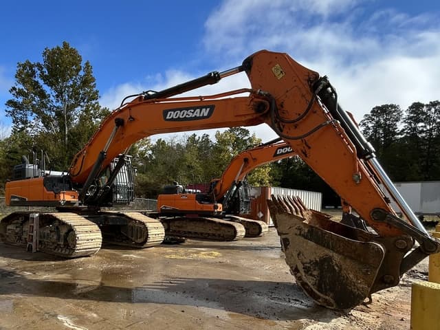 Image of Doosan DX490LC equipment image 3