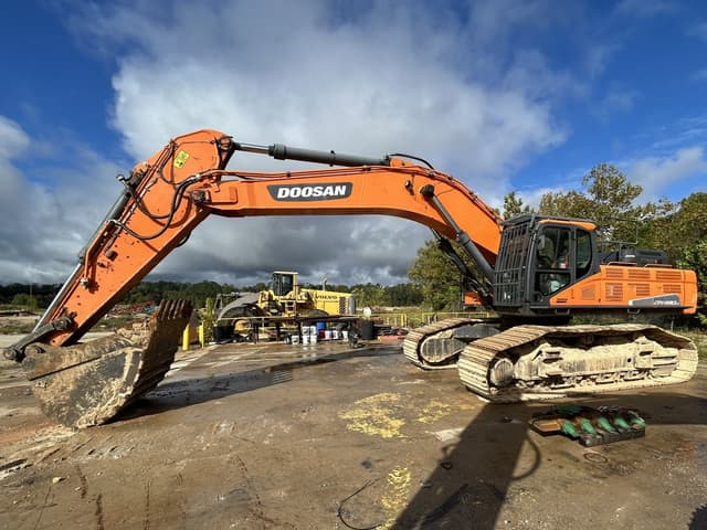 Image of Doosan DX490LC equipment image 2