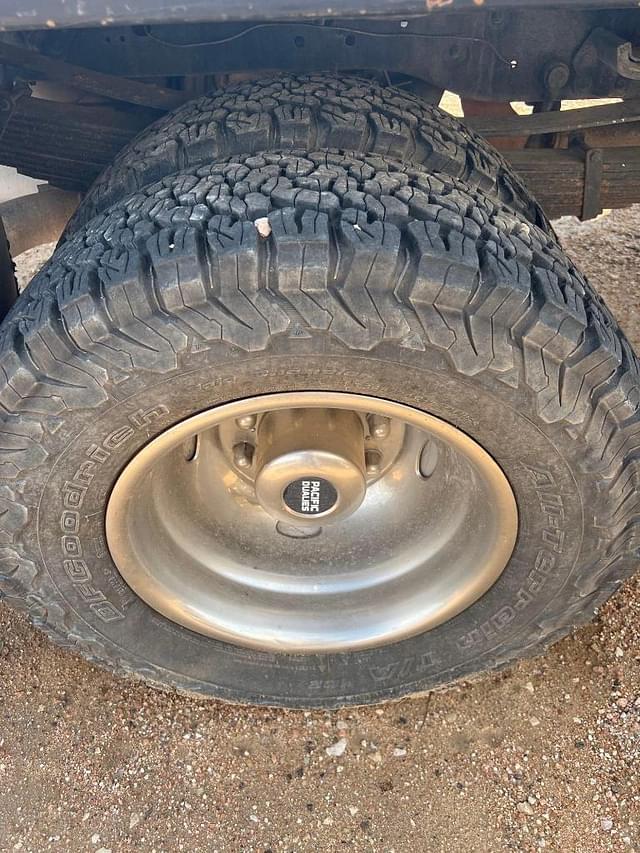 Image of Ford F-350 equipment image 3