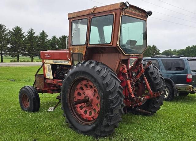 Image of International Harvester 1066 equipment image 3