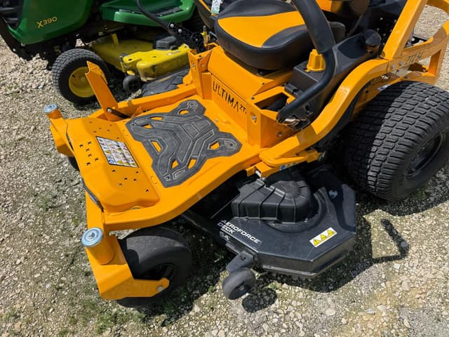 Image of Cub Cadet Ultima ZT2 equipment image 2