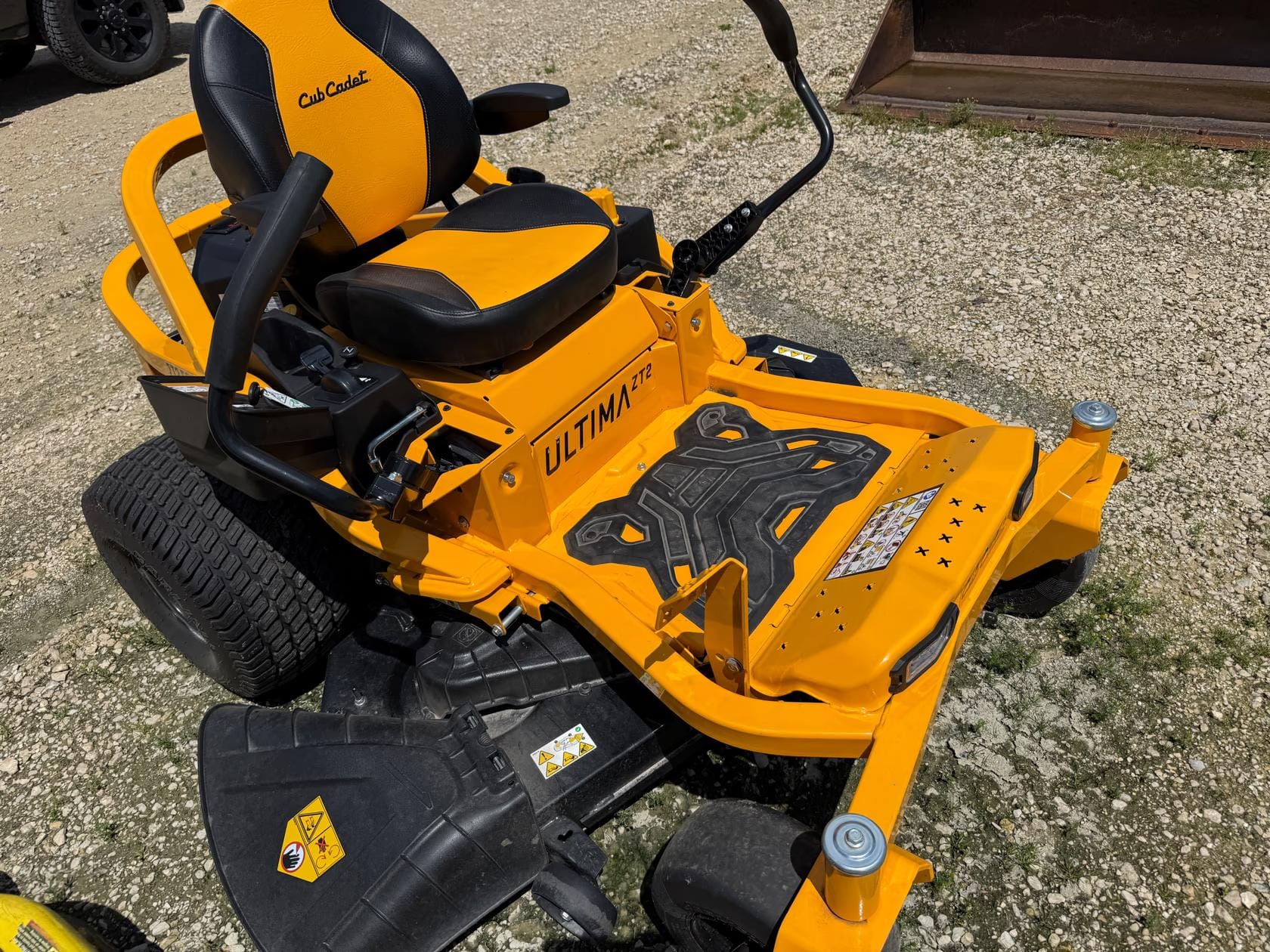Cub Cadet Ultima ZT2 Equipment Image0