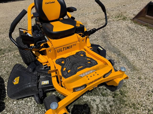 Image of Cub Cadet Ultima ZT2 equipment image 1