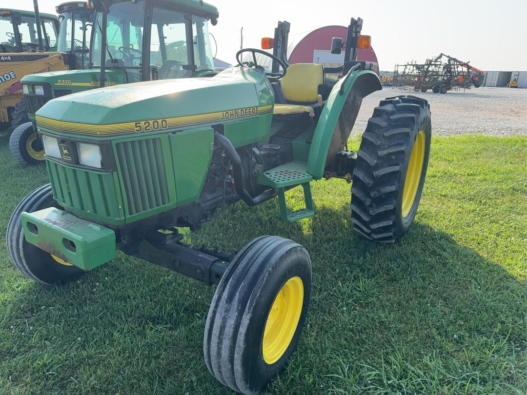 Image of John Deere 5200 Primary image