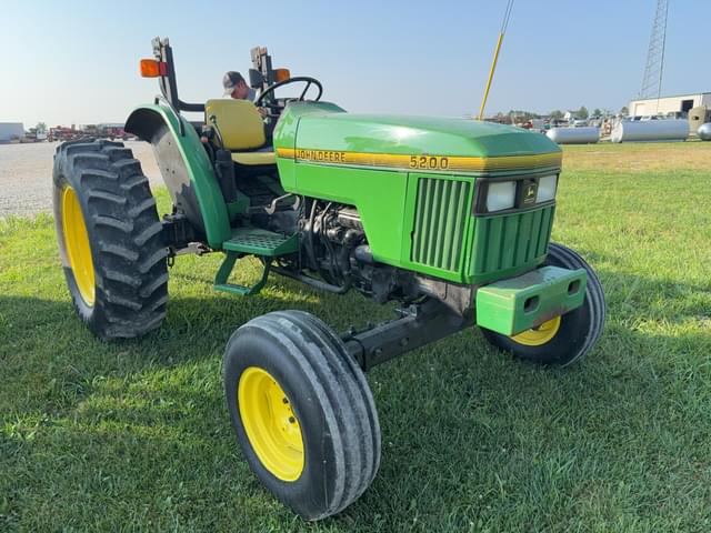 Image of John Deere 5200 equipment image 3