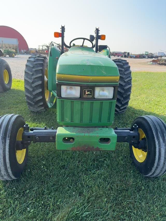 Image of John Deere 5200 equipment image 2