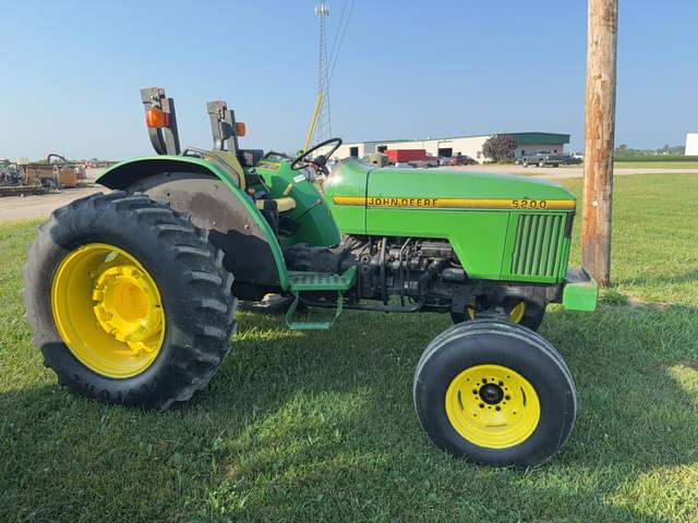 Image of John Deere 5200 equipment image 4