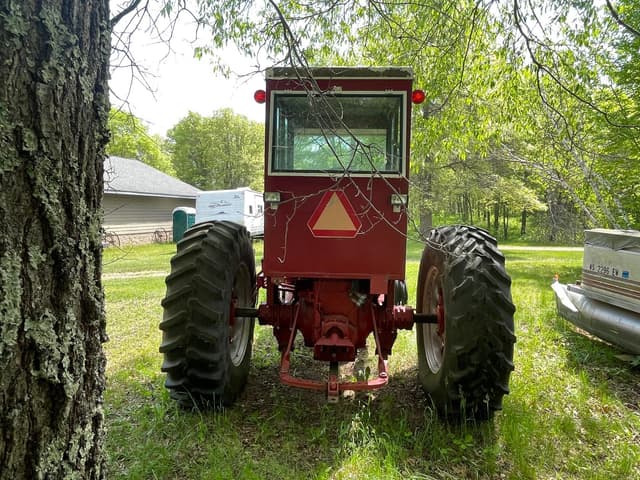 Image of Farmall 706 equipment image 4
