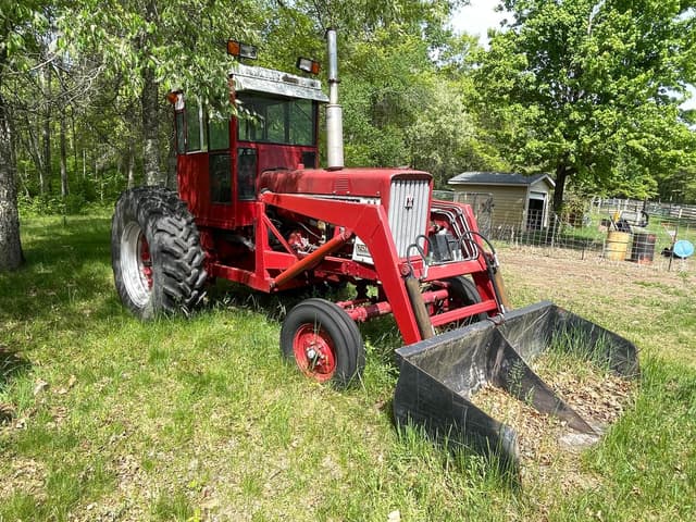 Image of Farmall 706 equipment image 2
