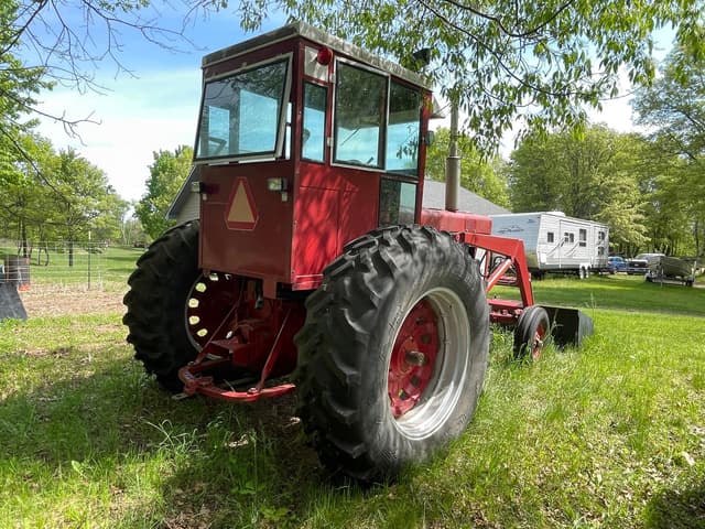 Image of Farmall 706 equipment image 3