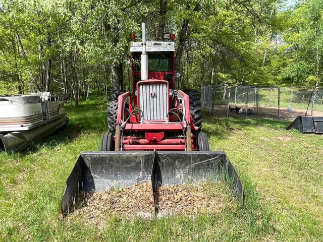 Image of Farmall 706 equipment image 1