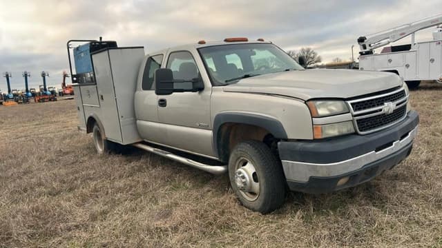 Image of Chevrolet 3500 equipment image 2