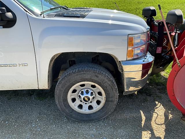 Image of Chevrolet 2500HD equipment image 3