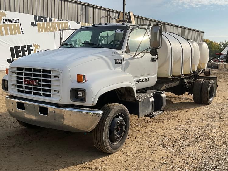 2001 Chevrolet C7500 Equipment Image0