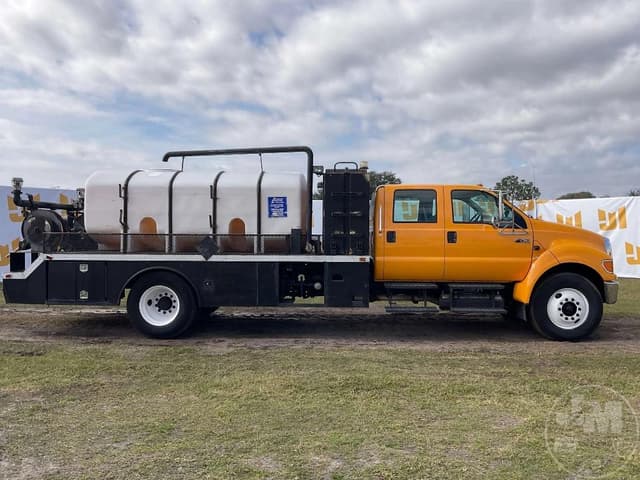 Image of Ford F-750 equipment image 3