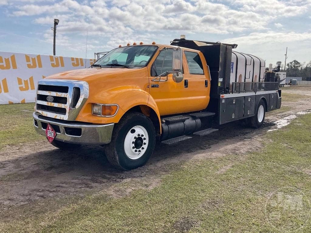 Image of Ford F-750 Primary image