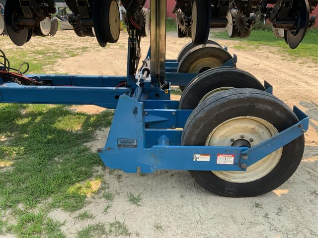Image of Kinze 3600 equipment image 3