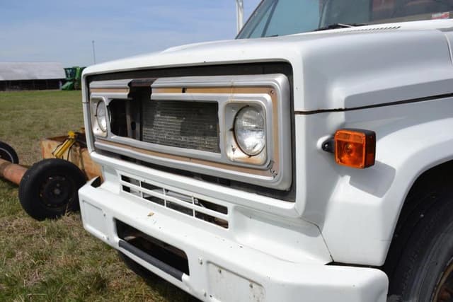 Image of Chevrolet C65 equipment image 1