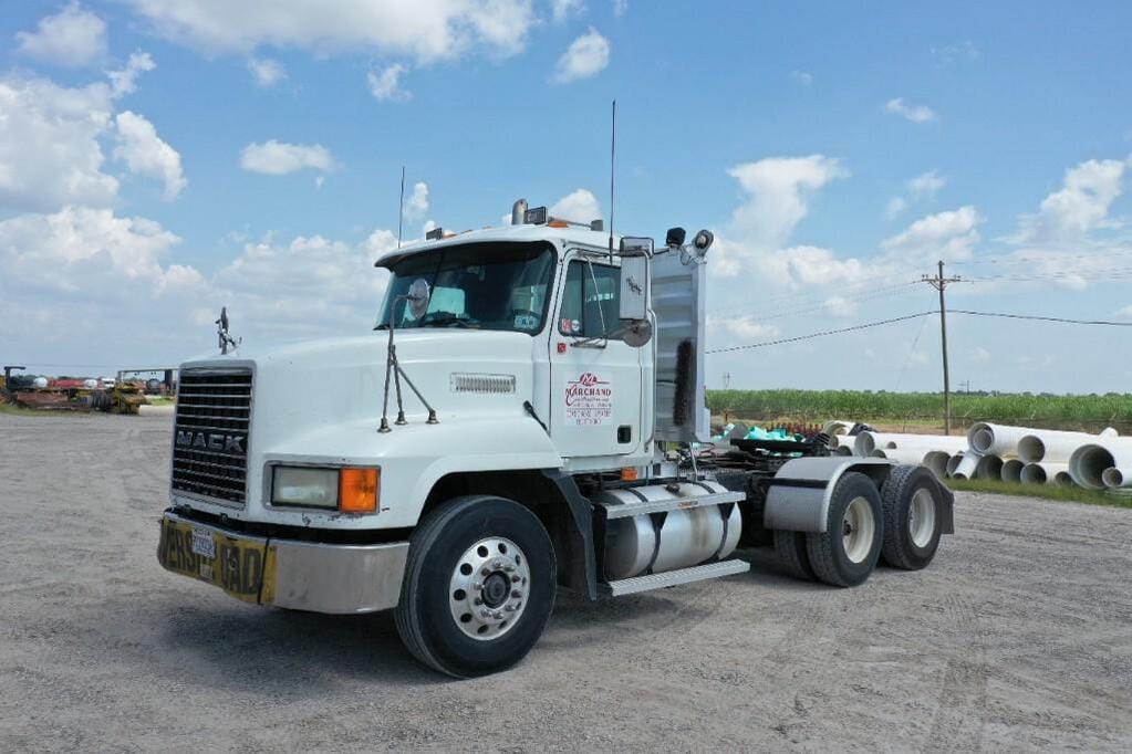 Main image Mack CH613