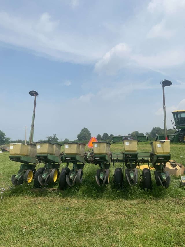 Image of John Deere 7000 equipment image 3