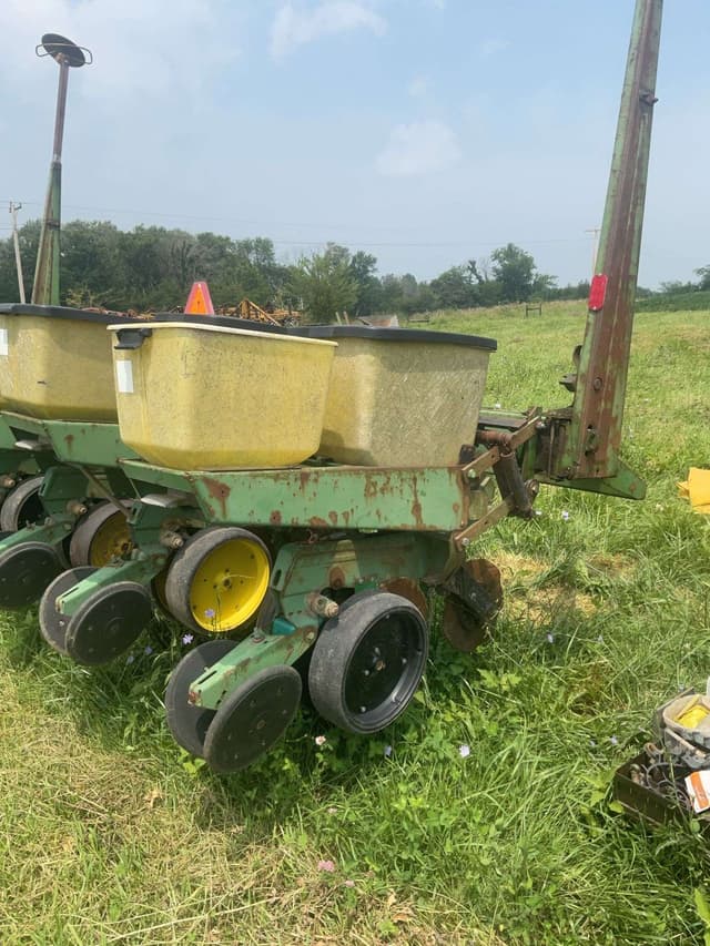 Image of John Deere 7000 equipment image 1
