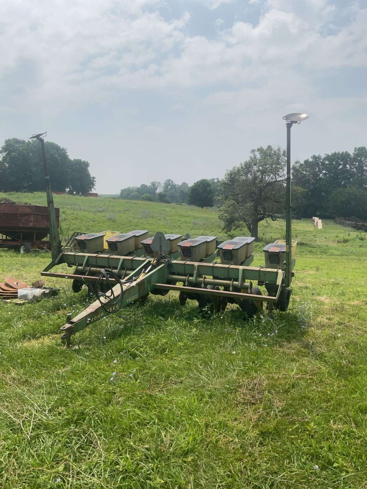 John Deere 7000 Equipment Image0